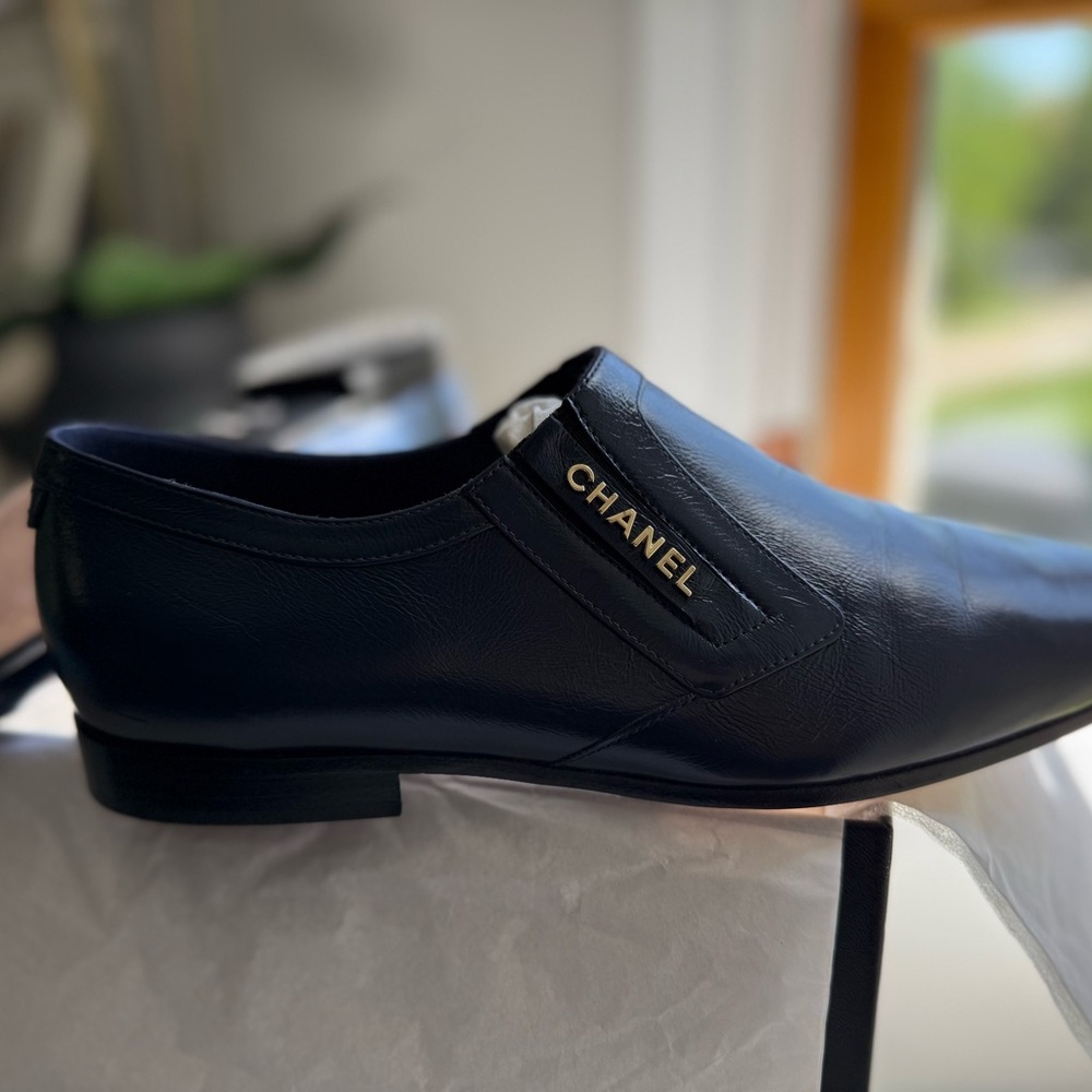 CHANEL Black and Blue Minimalist Flats